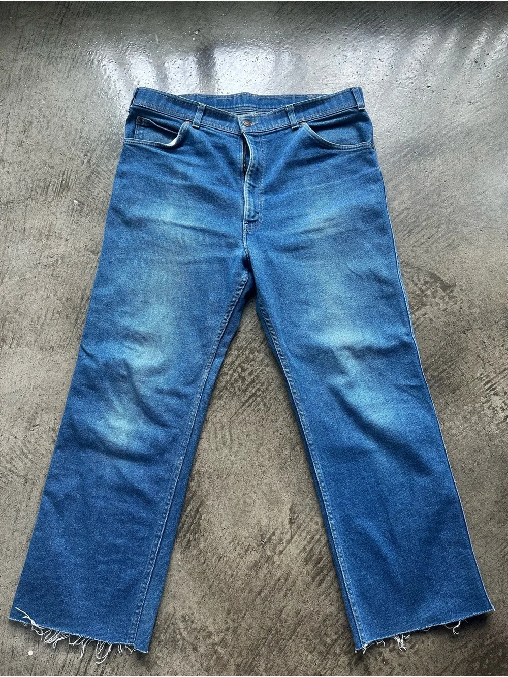 Vintage Levi’s Bootcut Jeans – Medium Wash, Raw Hem